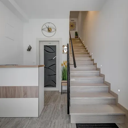 Luxury Evala * Τρογκίρ