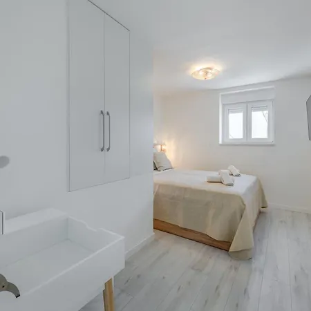 Luxury Evala Τρογκίρ