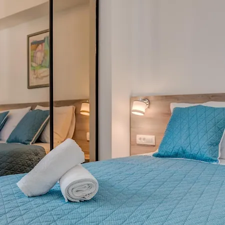 Luxury Evala Τρογκίρ