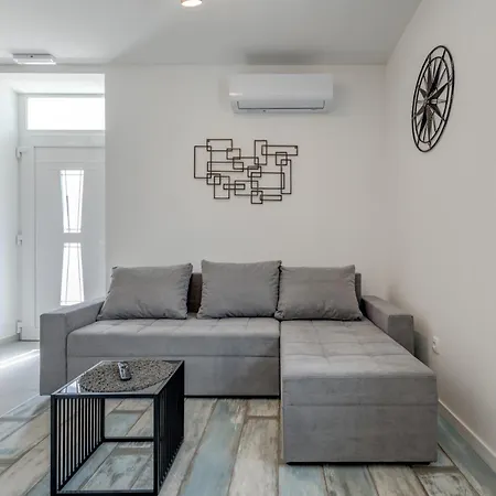 Luxury Evala Τρογκίρ
